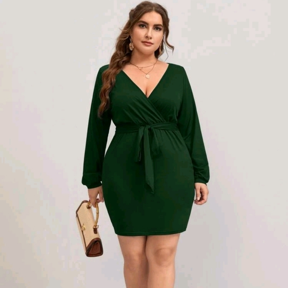 BRAND NEW Shein Dark Green Surplice Body Con Dress, Size 4XL (20).